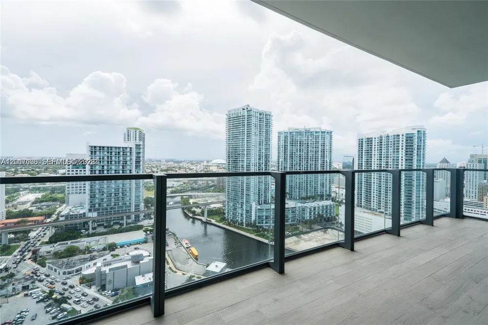 68 SE 6th St #2510 Miami, FL 33131
