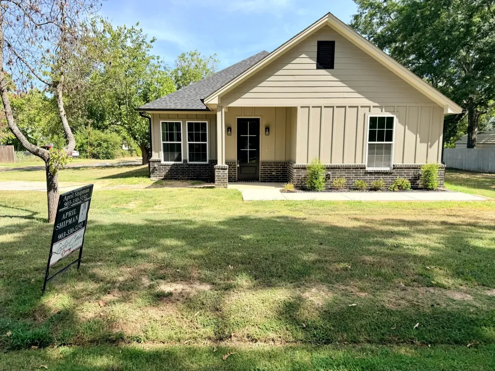 5350 First Street Chandler, TX 75758
