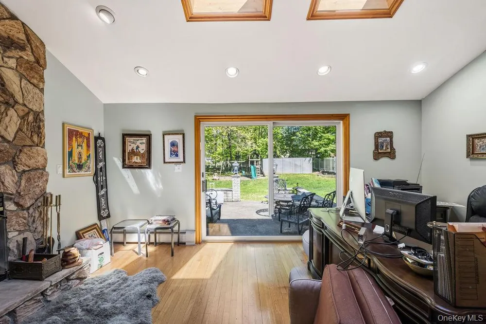 10 Elyise Road Monsey, NY 10952
