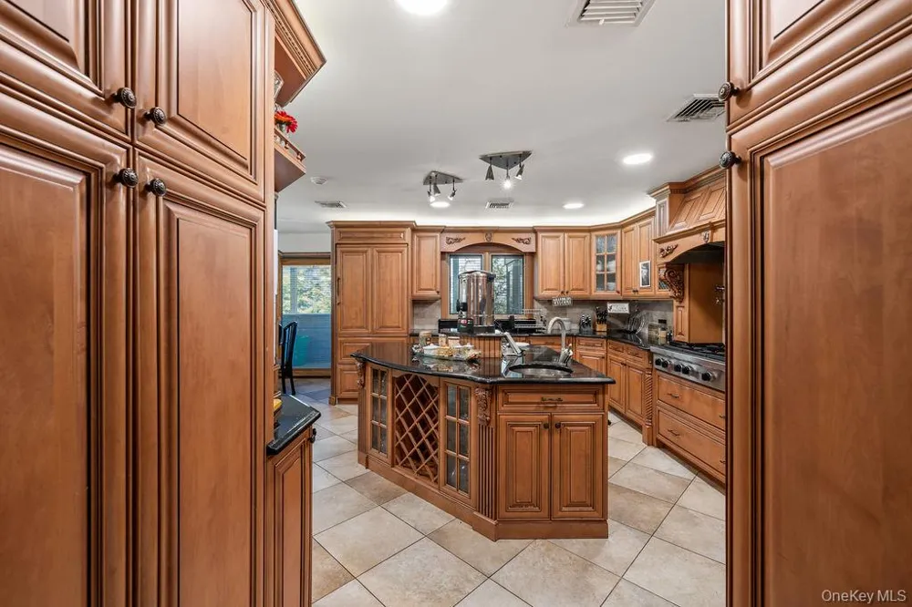 10 Elyise Road Monsey, NY 10952