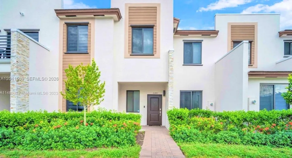 21443 NE 2nd Path #21443 Miami, FL 33179