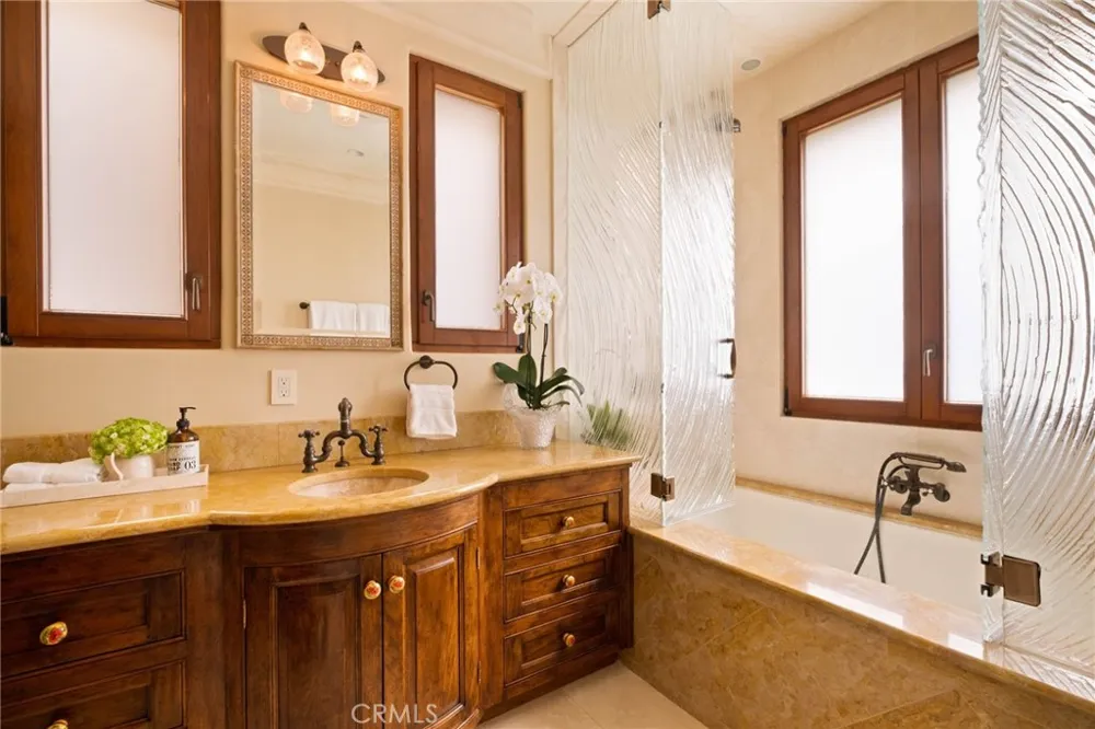 664 Calle Miramar Redondo Beach, CA 90277