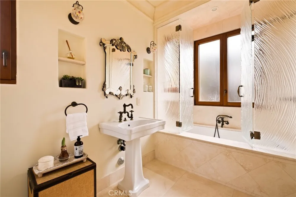 664 Calle Miramar Redondo Beach, CA 90277