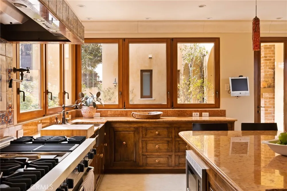 664 Calle Miramar Redondo Beach, CA 90277