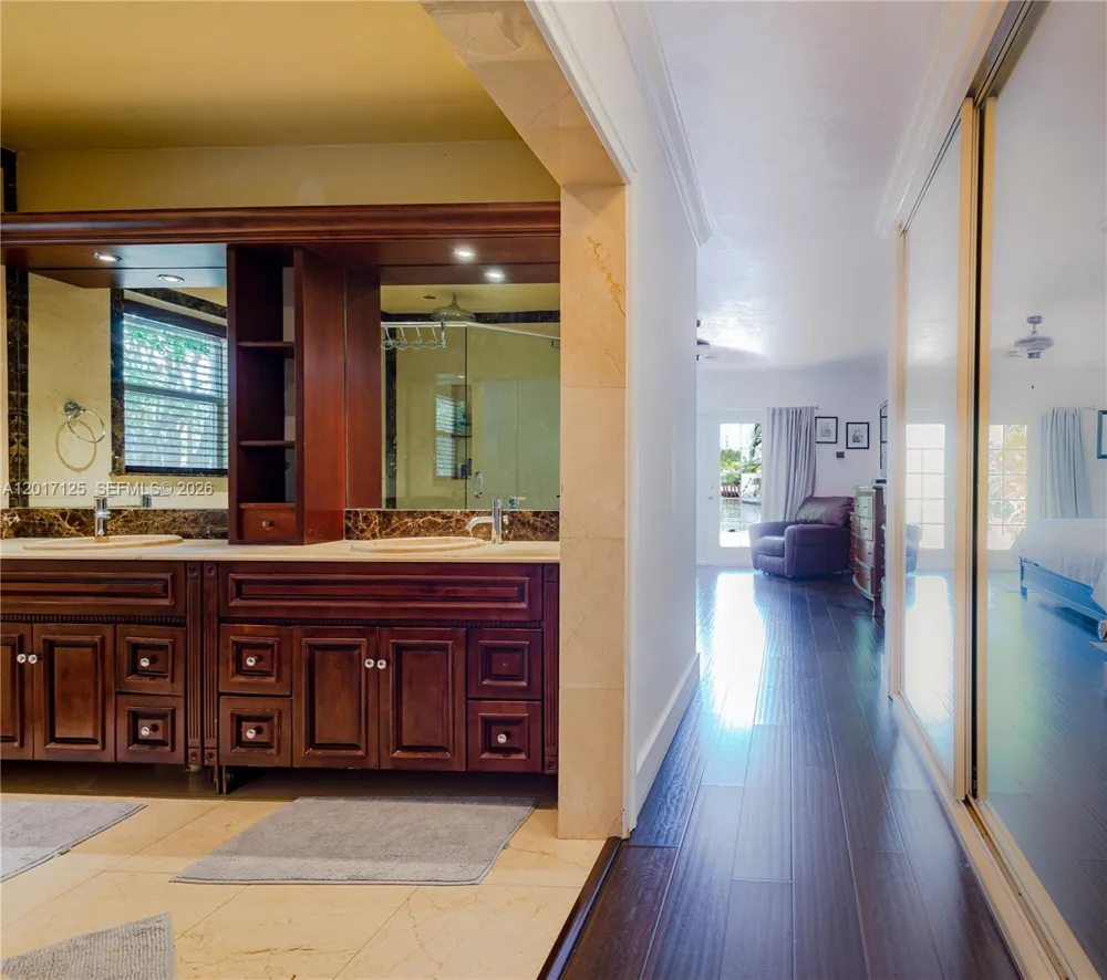 2908 Bayview Dr Fort Lauderdale, FL 33306