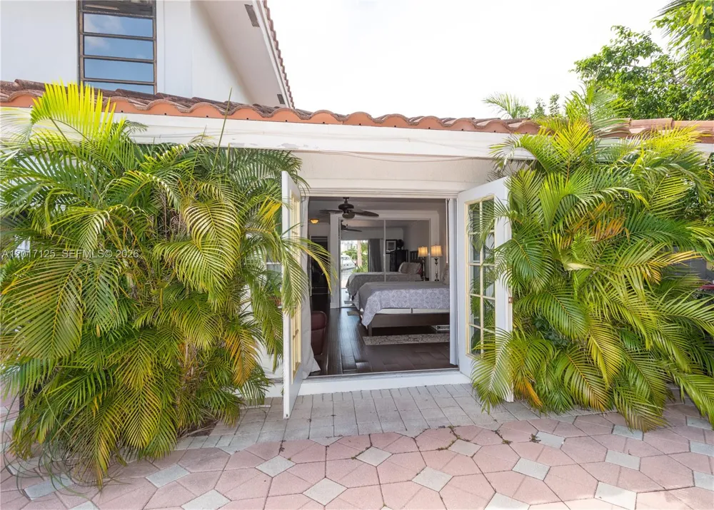 2908 Bayview Dr Fort Lauderdale, FL 33306