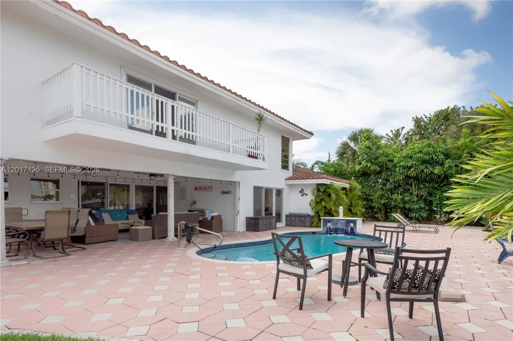 2908 Bayview Dr Fort Lauderdale, FL 33306
