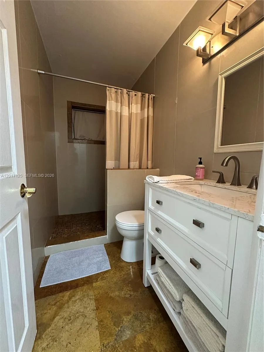 2908 Bayview Dr Fort Lauderdale, FL 33306