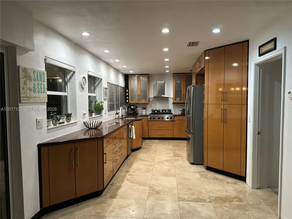 2908 Bayview Dr Fort Lauderdale, FL 33306
