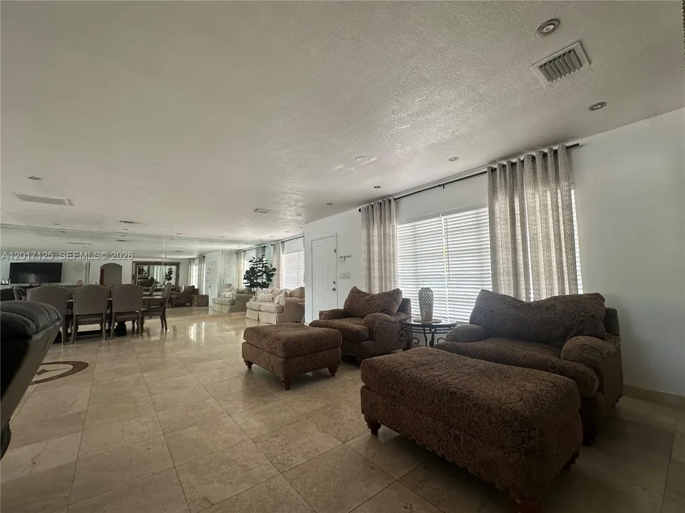 2908 Bayview Dr Fort Lauderdale, FL 33306