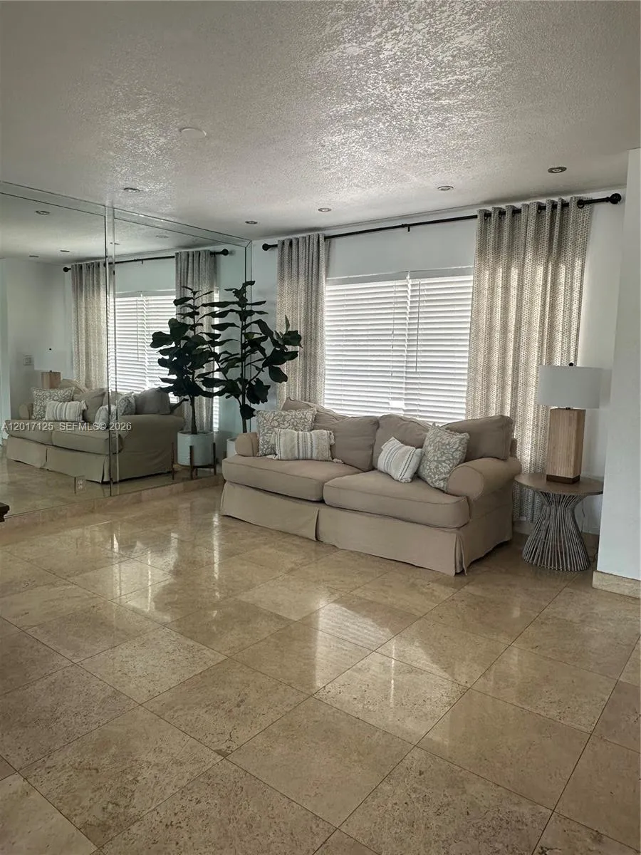 2908 Bayview Dr Fort Lauderdale, FL 33306