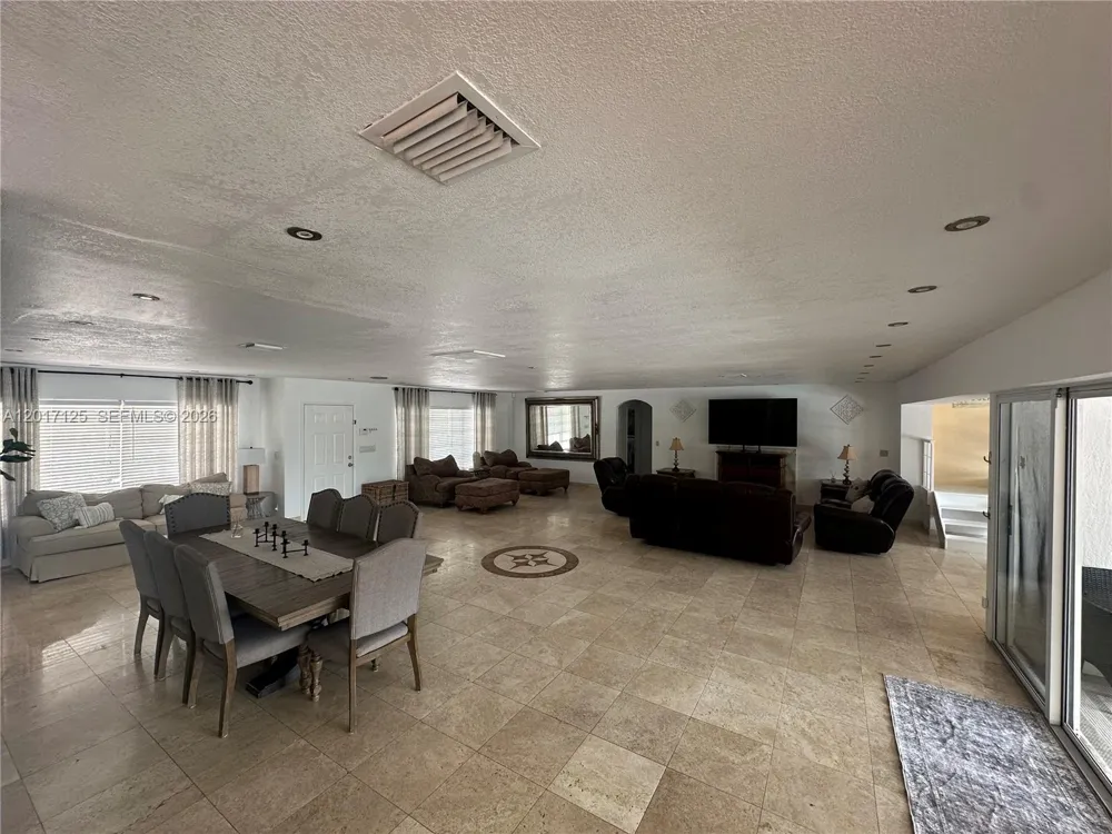 2908 Bayview Dr Fort Lauderdale, FL 33306