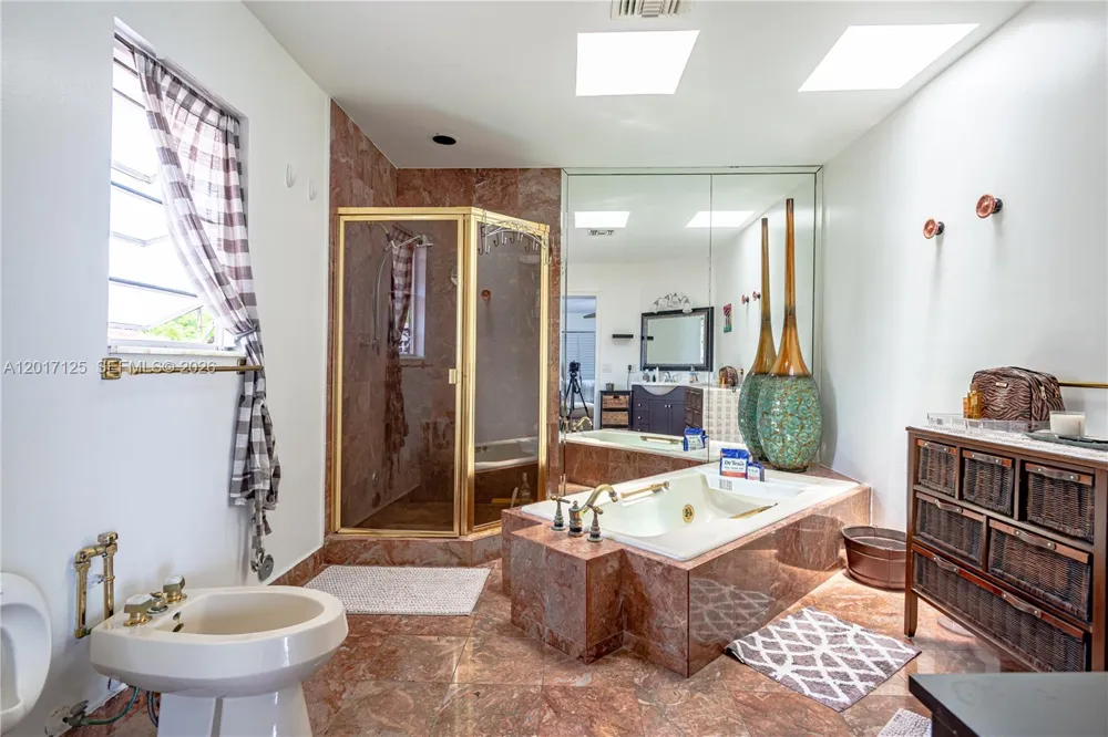 2908 Bayview Dr Fort Lauderdale, FL 33306
