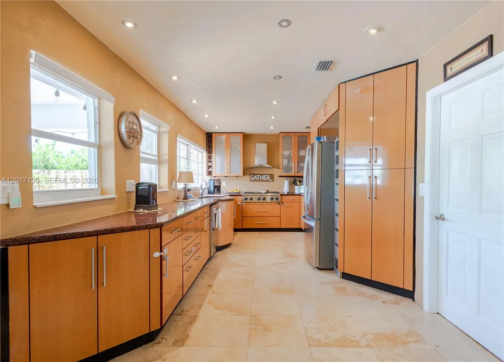 2908 Bayview Dr Fort Lauderdale, FL 33306