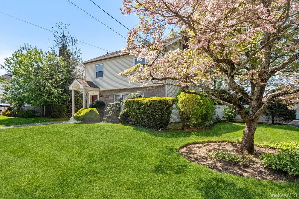 99 Norwood Avenue Malverne, NY 11565