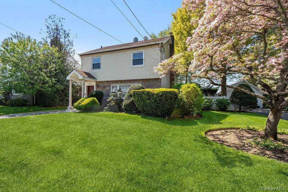 99 Norwood Avenue Malverne, NY 11565