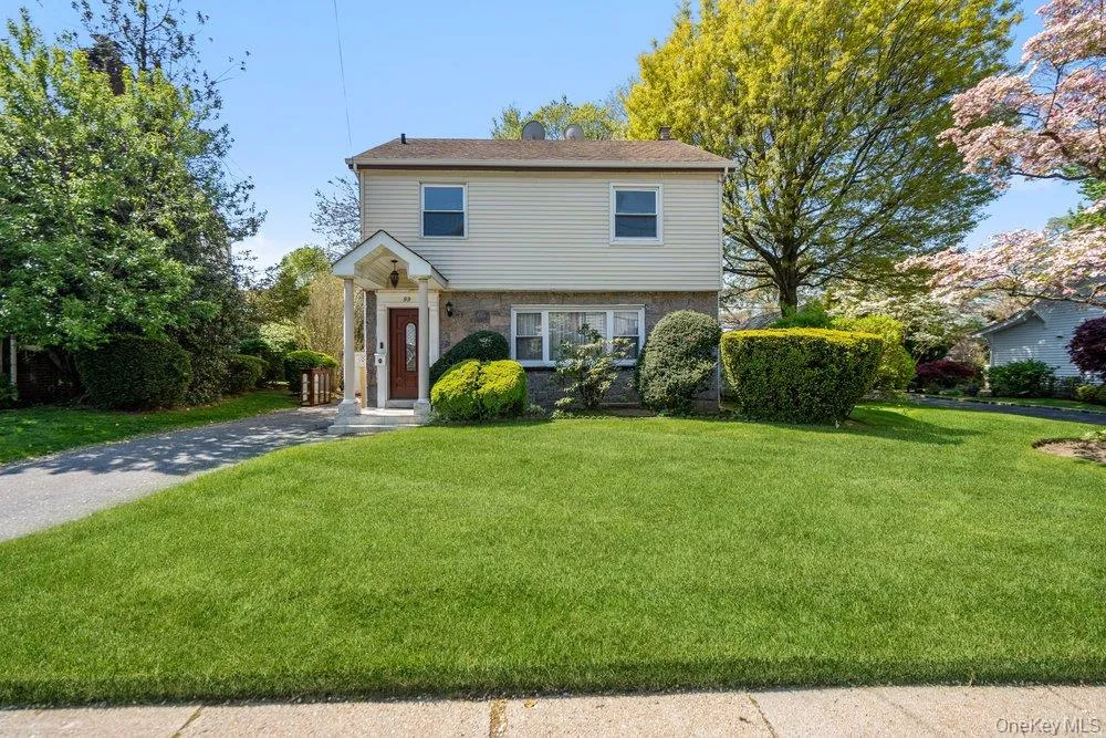 99 Norwood Avenue Malverne, NY 11565