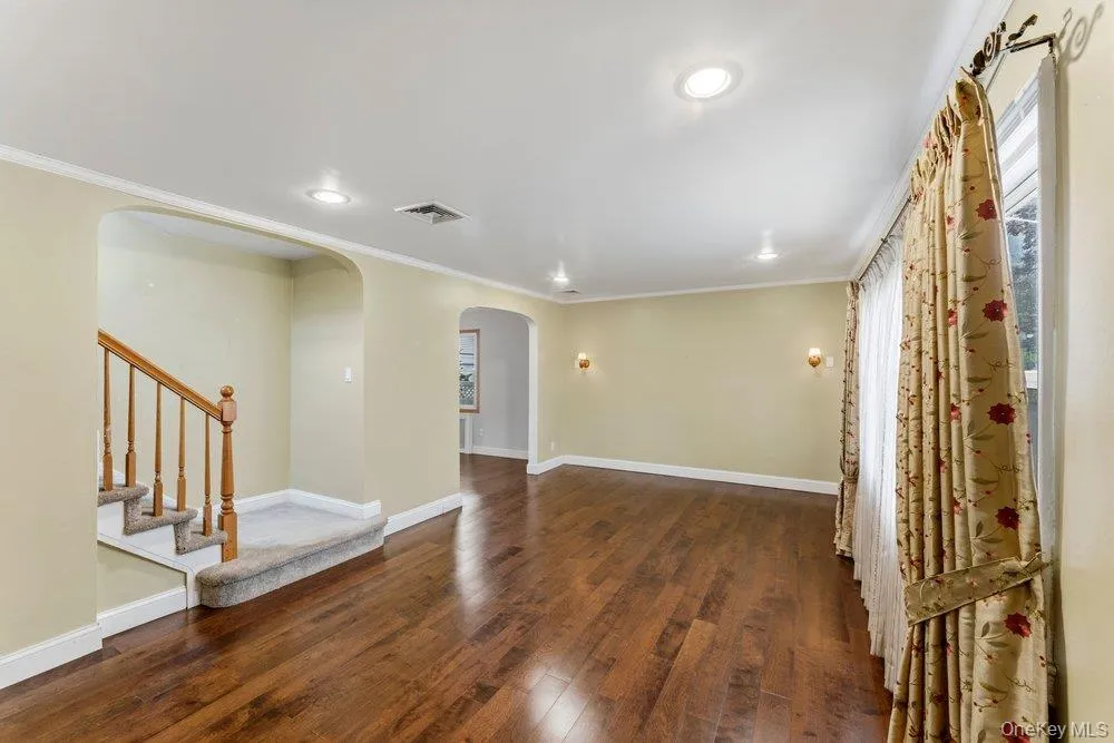 99 Norwood Avenue Malverne, NY 11565