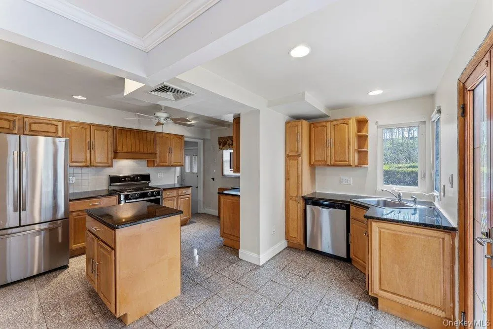 99 Norwood Avenue Malverne, NY 11565