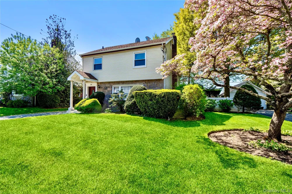99 Norwood Avenue Malverne, NY 11565