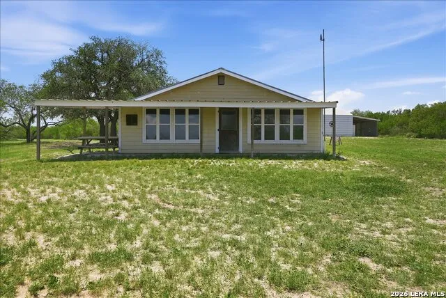 731 COUNTY ROAD 325 George West, TX 78022