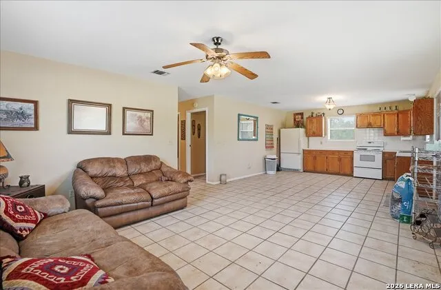 731 COUNTY ROAD 325 George West, TX 78022