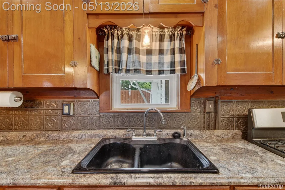 50 CLARENCE Street Belleville City, MI 48111