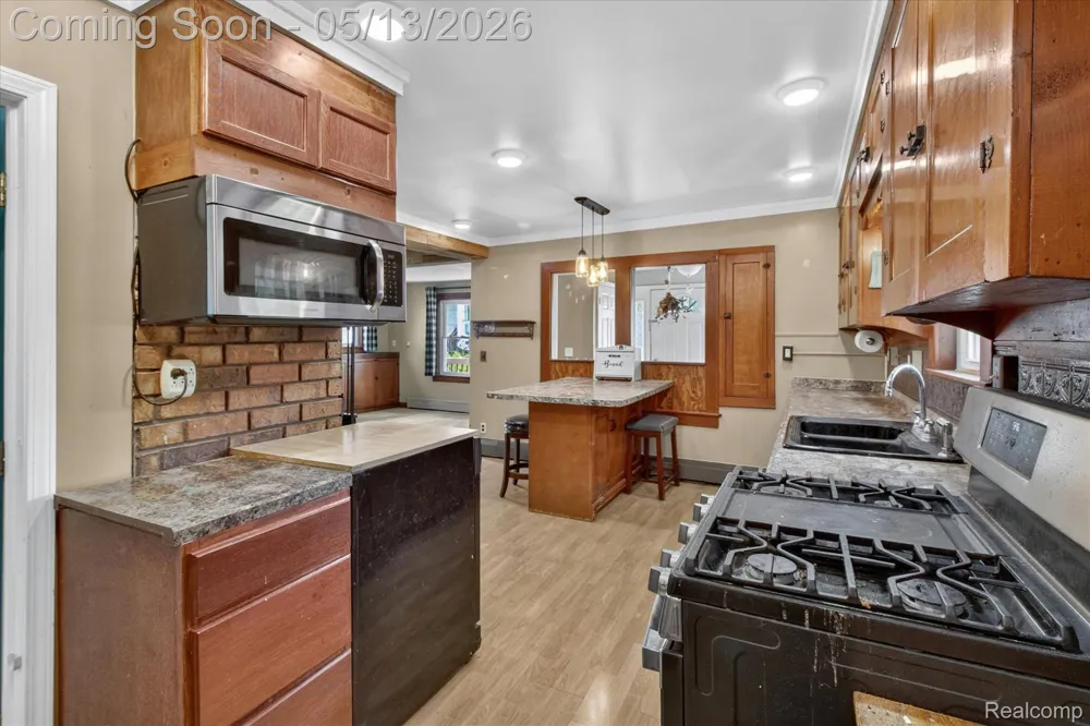 50 CLARENCE Street Belleville City, MI 48111