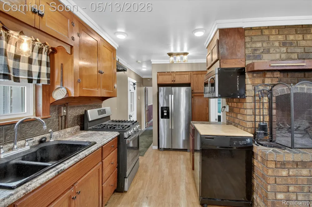 50 CLARENCE Street Belleville City, MI 48111