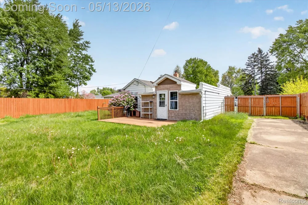 50 CLARENCE Street Belleville City, MI 48111