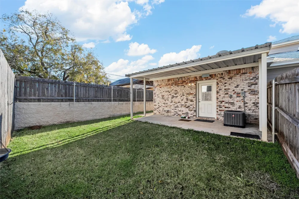 402 Spring Street McGregor, TX 76657