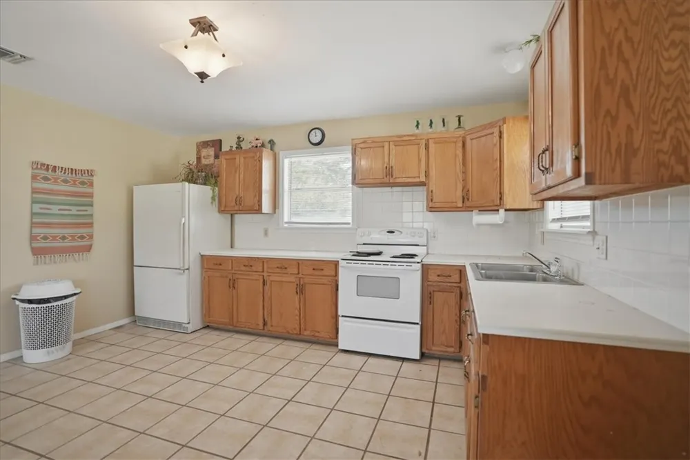 731 County Road 325 George West, TX 78022