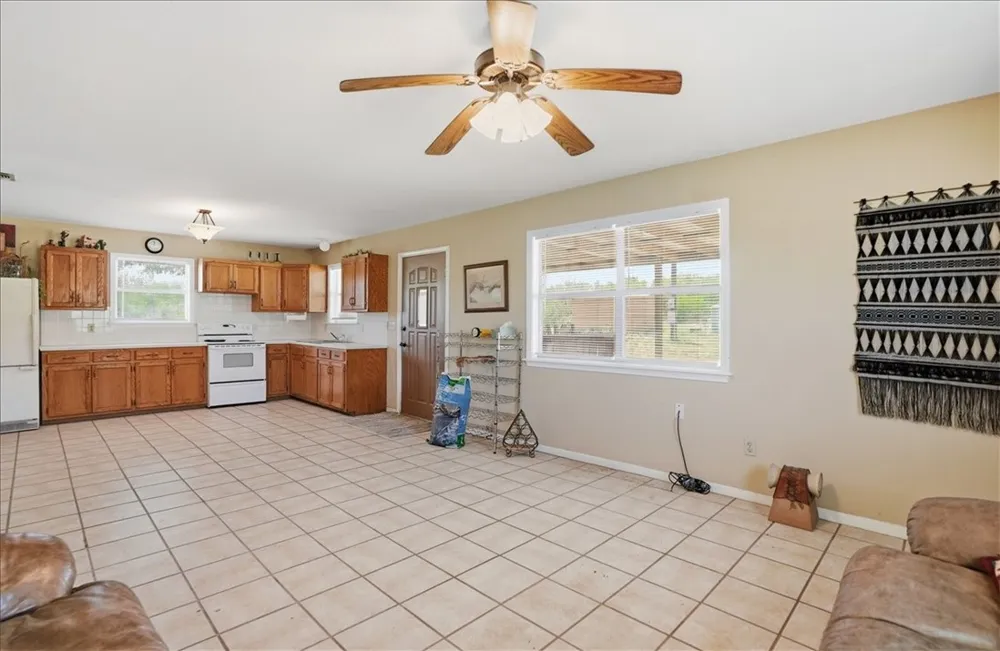 731 County Road 325 George West, TX 78022