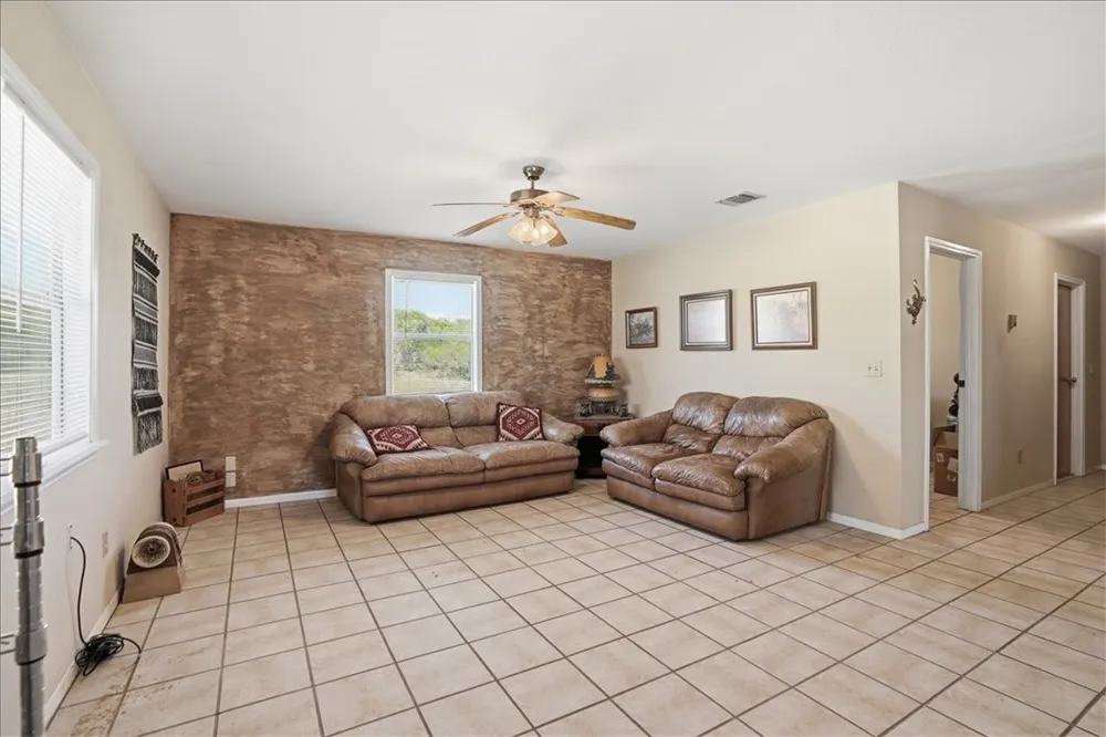 731 County Road 325 George West, TX 78022