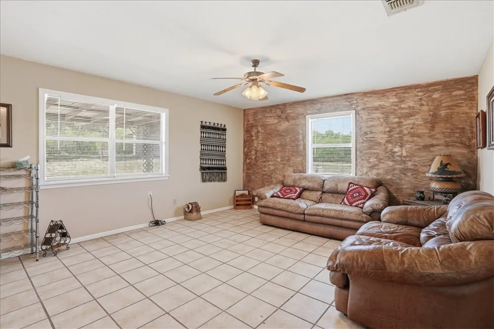 731 County Road 325 George West, TX 78022