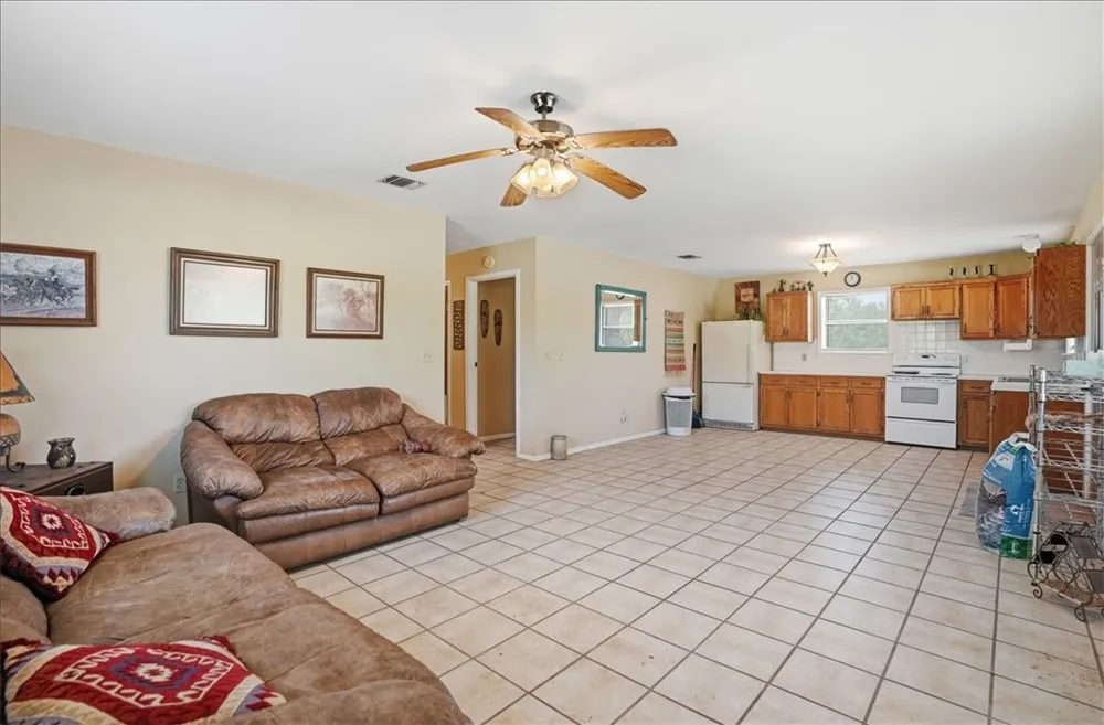 731 County Road 325 George West, TX 78022