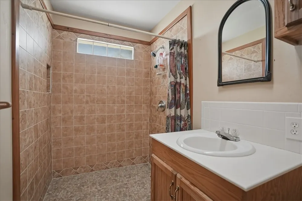 731 County Road 325 George West, TX 78022