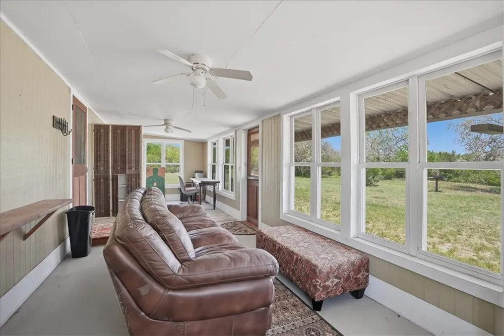 731 County Road 325 George West, TX 78022