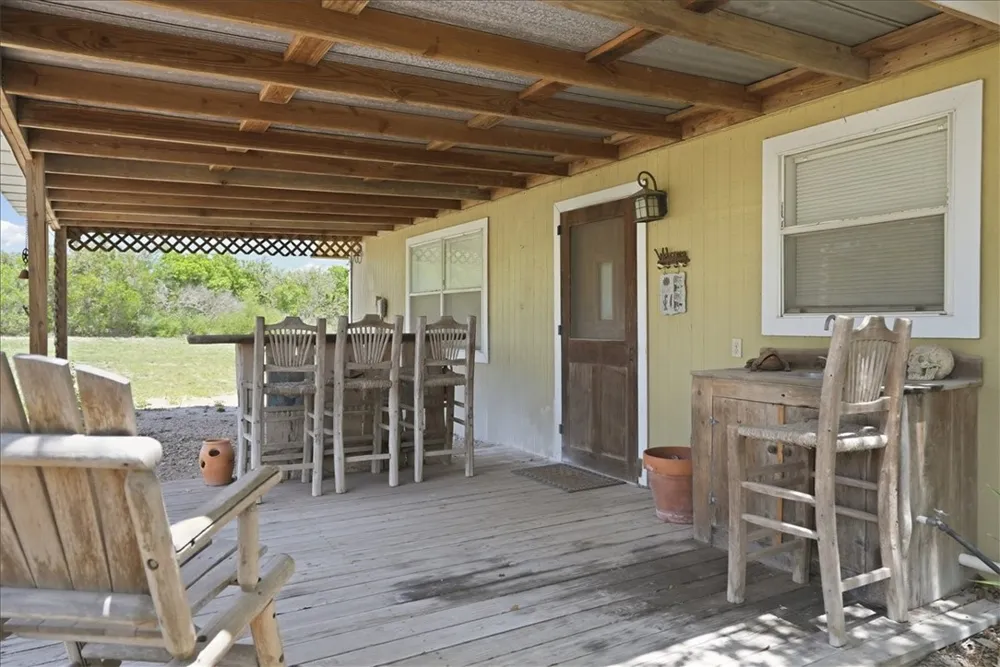 731 County Road 325 George West, TX 78022