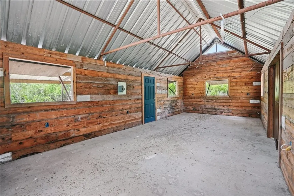 731 County Road 325 George West, TX 78022