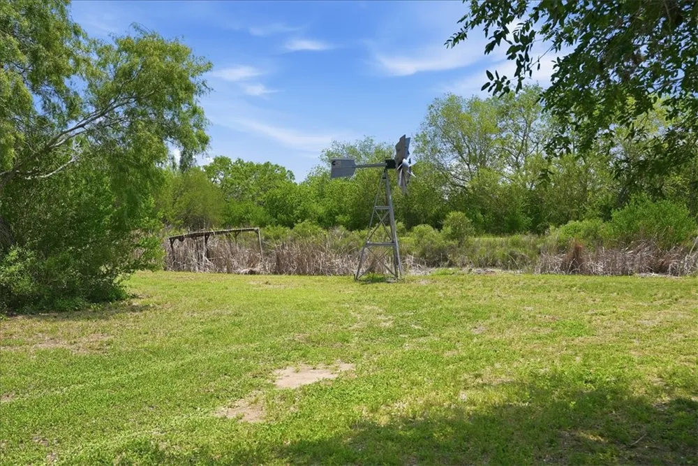 731 County Road 325 George West, TX 78022