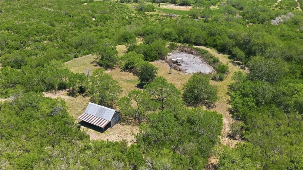 731 County Road 325 George West, TX 78022