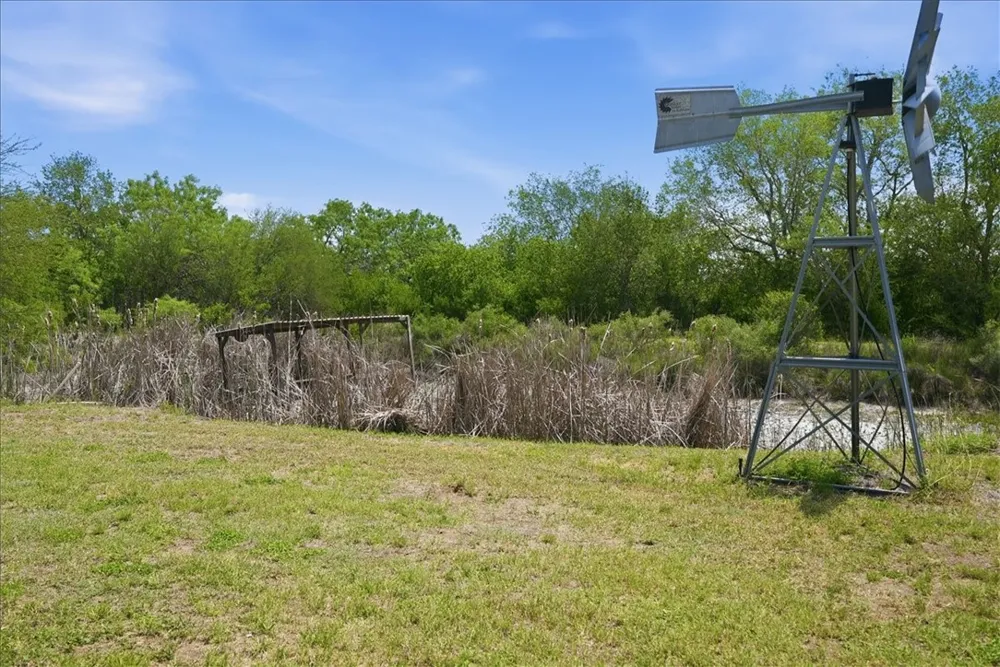 731 County Road 325 George West, TX 78022