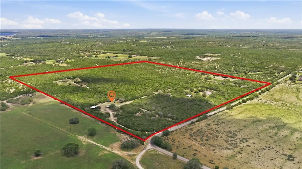 731 County Road 325 George West, TX 78022