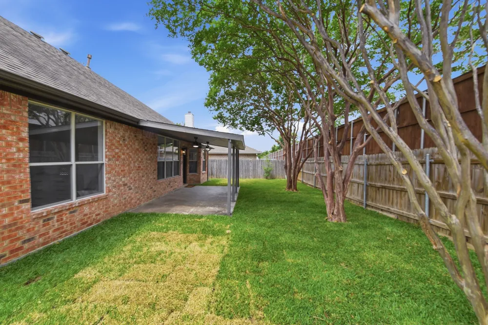 5953 Hillview Drive Watauga, TX 76148
