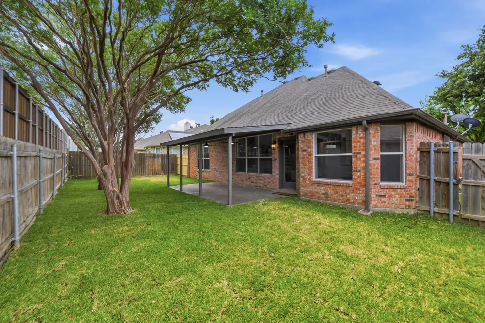 5953 Hillview Drive Watauga, TX 76148