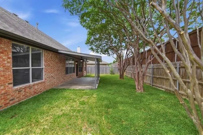 5953 Hillview Drive Watauga, TX 76148