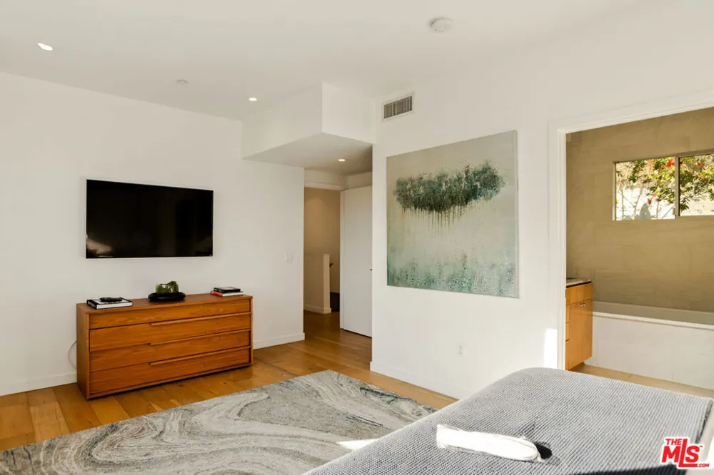 8469 FRANKLIN AVENUE West Hollywood, CA 90069