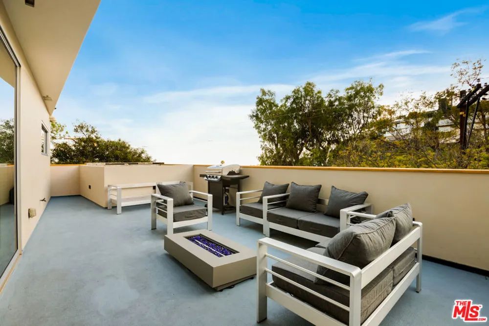 8469 FRANKLIN AVENUE West Hollywood, CA 90069