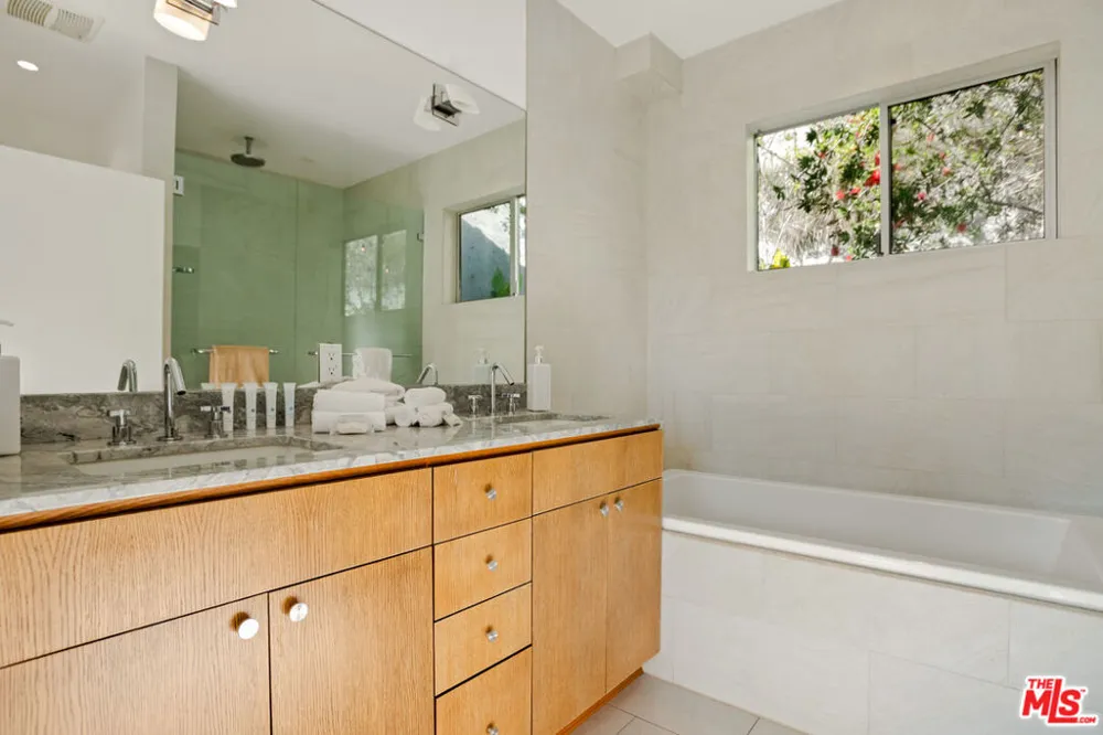 8469 FRANKLIN AVENUE West Hollywood, CA 90069